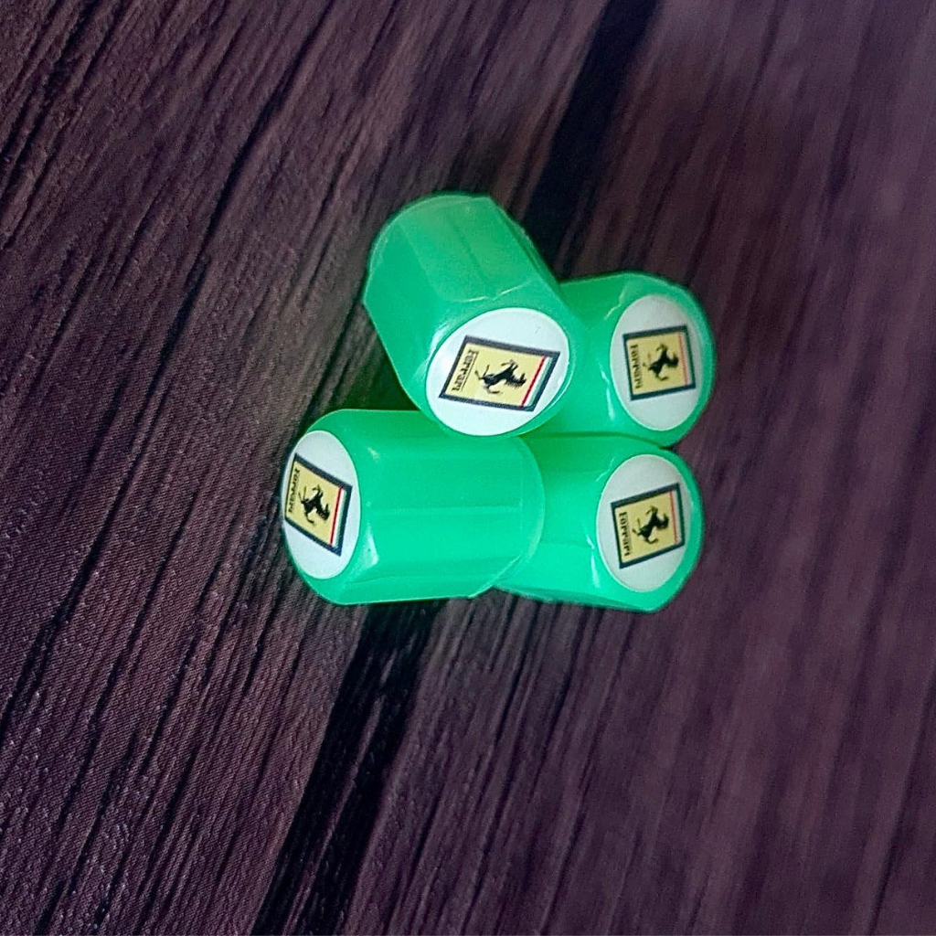 Sada 4 Fosforeskujících Krytek Na Kola S Logem