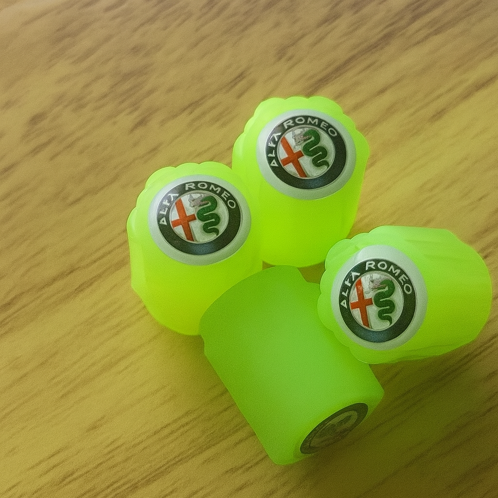 Sada 4 Fosforeskujících Krytek Na Kola S Logem