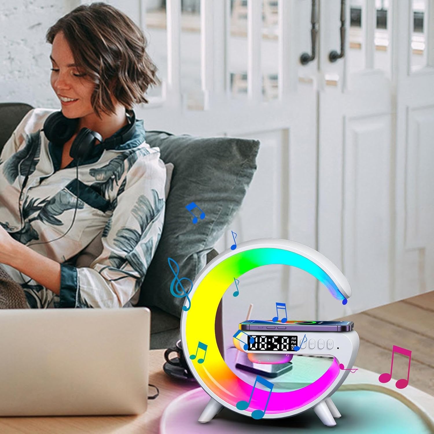 Lampa 3 v 1 - RGB Smart Light, Bezdrátové Rychlé Nabíjení, Bluetooth Reproduktor